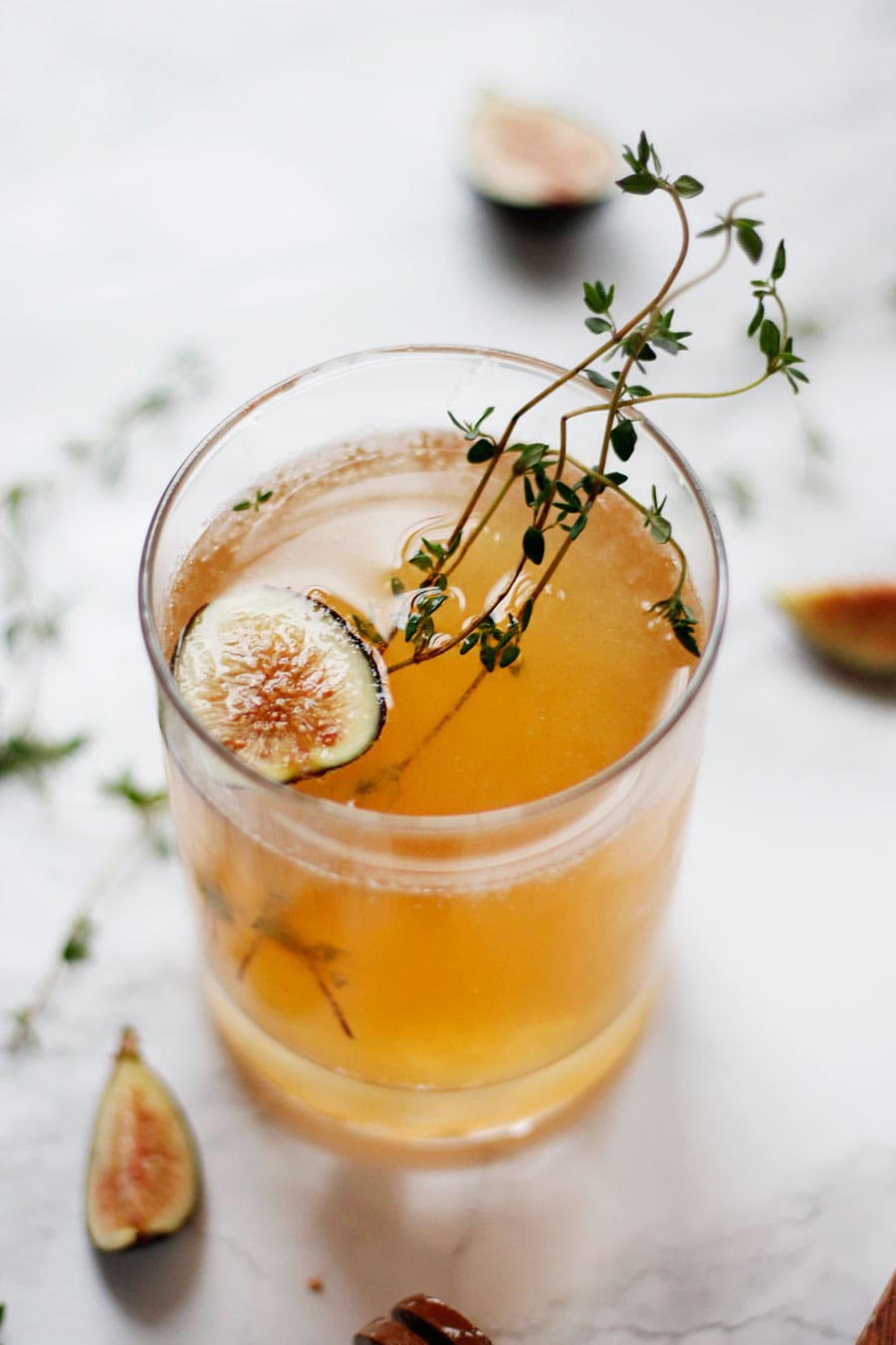 This sparkling fig thyme cocktail is perfect for your upcoming engagement party, bridal shower or winter wedding