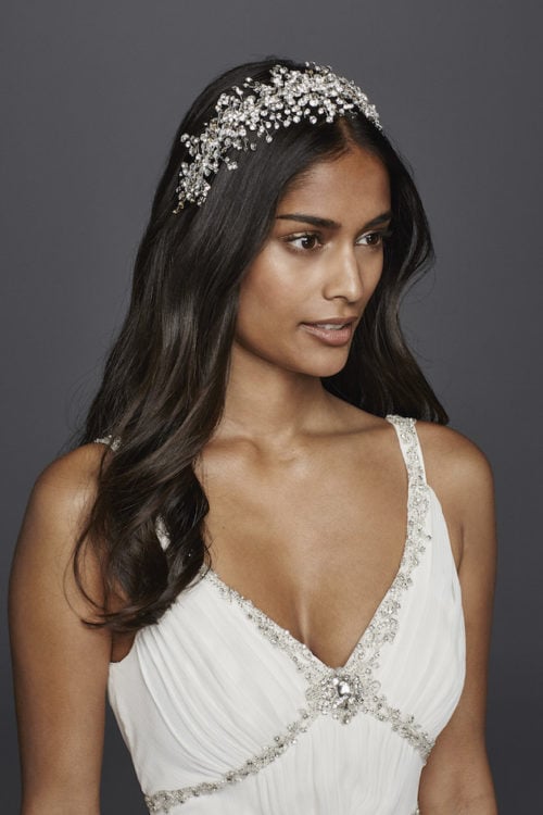 Here are 5 super easy wedding hairstyles you can do yourself and still look like a million bucks on your big day. All in 30 minutes flat! Photo for David's Bridal via Bridal Musings