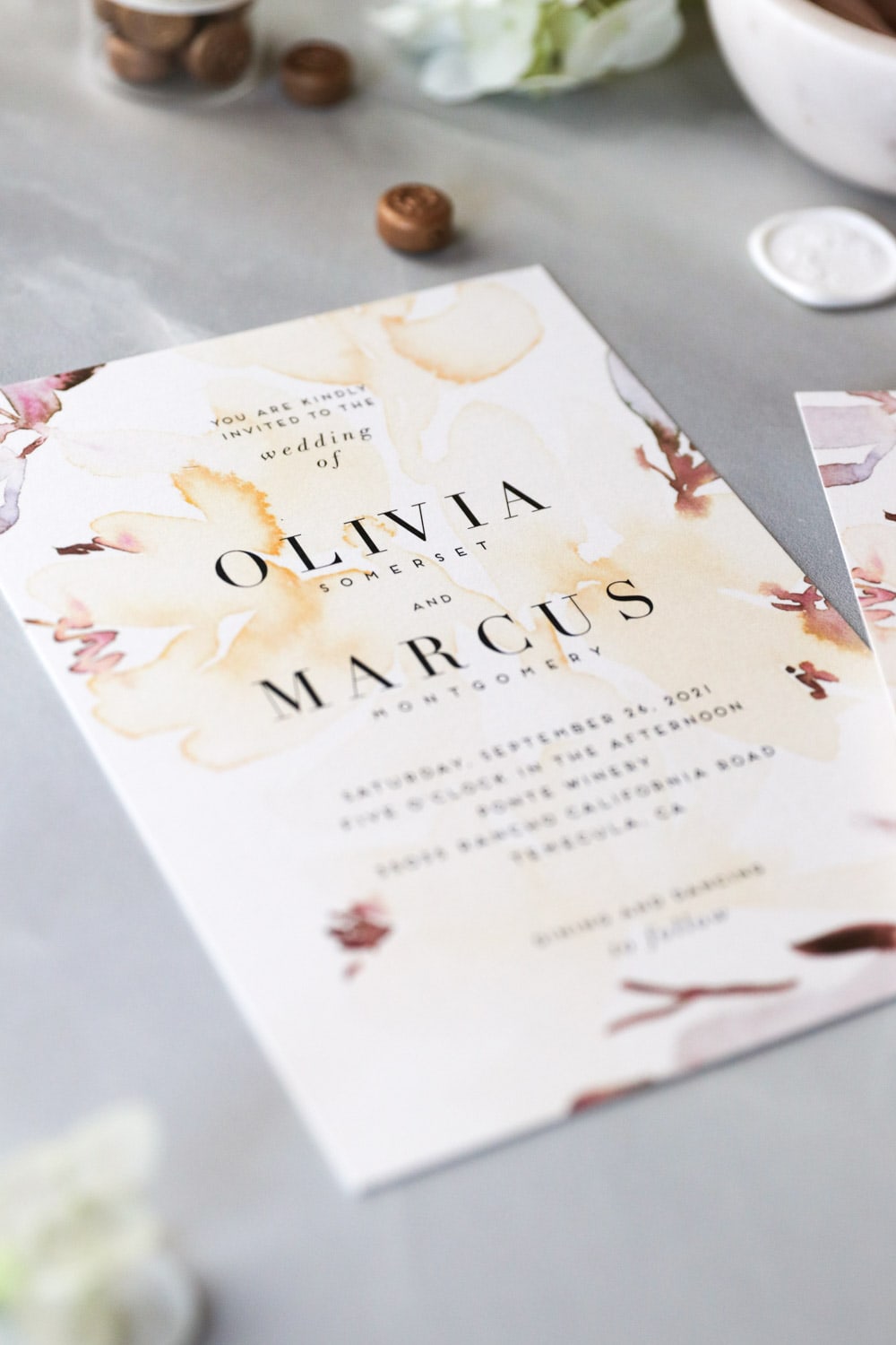 We're not supposed to say this, but we're actually huge fans of Minted wedding invitations (even though they're our biggest competition). Consider us shook. Click through to find out what we love and what we can do without when it comes to Minted invitations | Pipkin Paper Company